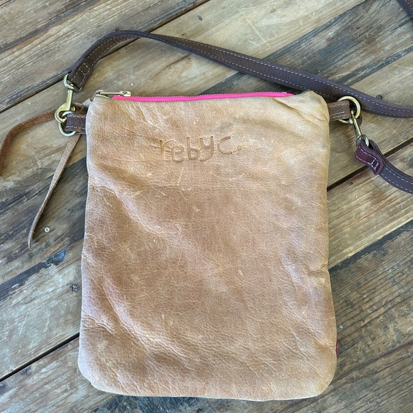 Rebyc vintage floral kilim panel crossbody with weathered full grain leather - Picture 3 of 6